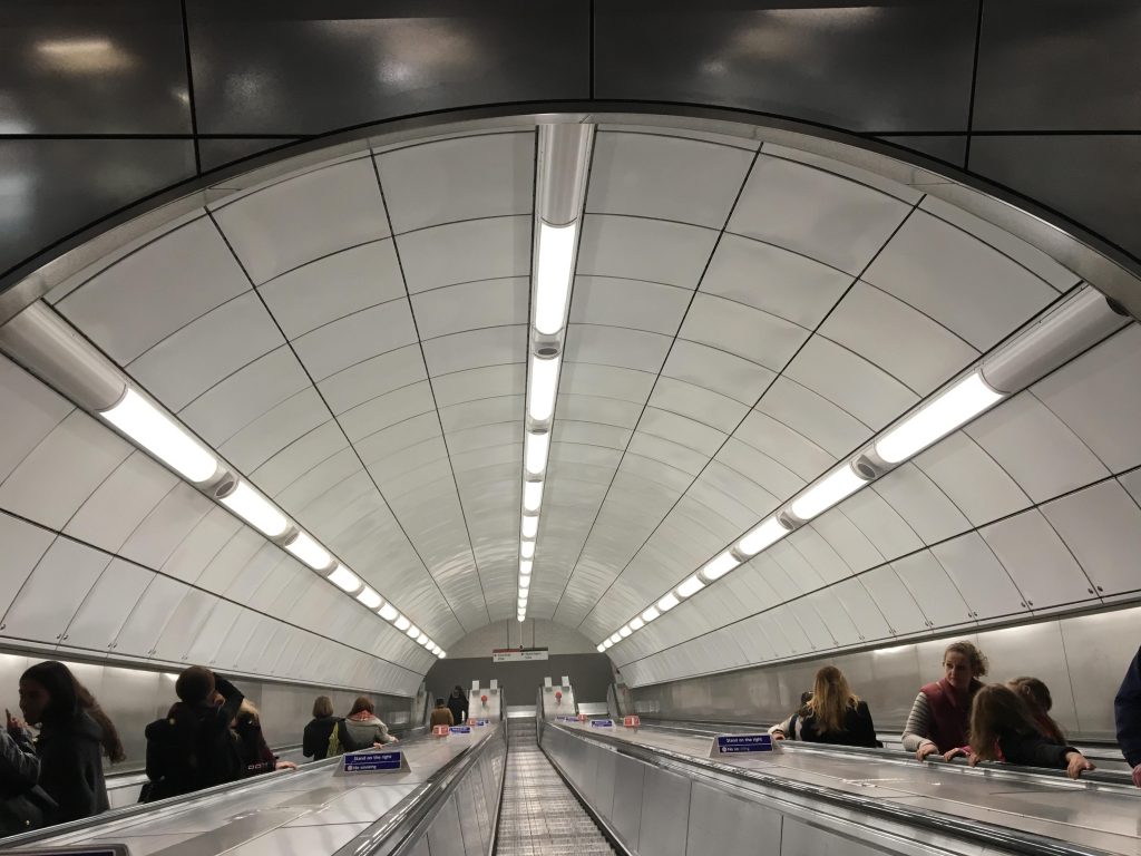 Tottenham Court Road tube. Foto rulletrapp