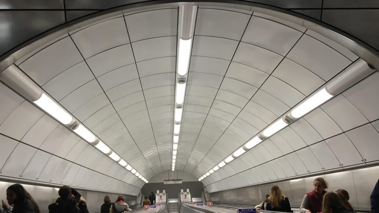 Tottenham Court Road tube. Foto rulletrapp