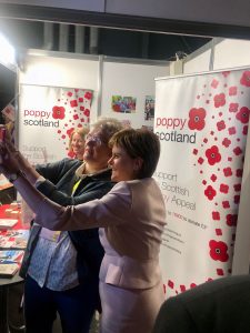 Selife med Nicola Sturlgeon foto