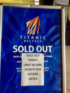 Skilt utsolgt Titanic-museet Belfast. foto