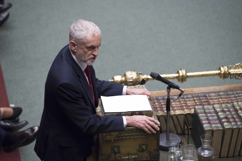 Labour-leder Jeremy Corbyn taler i Underhuset Foto