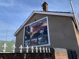 Bombay Street - veggmaleri og fredsmur. Foto