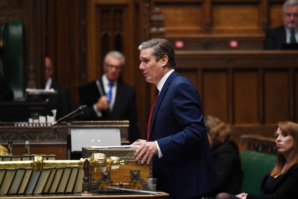 Keir Starmer i Underhusets spørretime. Foto