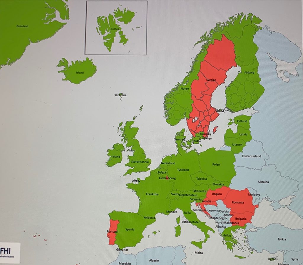 Kart som viser landene i grønt der en slipper karantene ved innreise til Norge